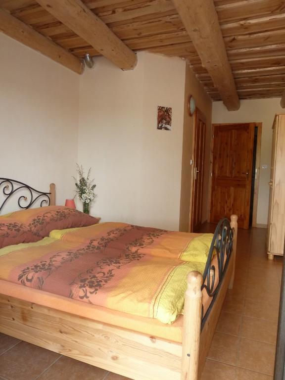 Hotel Q Ranch à Bezdekov  Extérieur photo